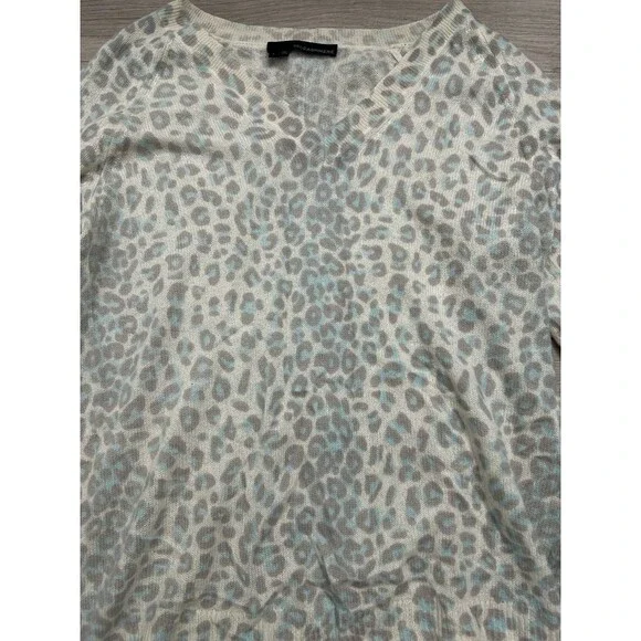 360 Cashmere Animal Leopard Print White Gray blue Cashmere  Sweater large soft - Picture 2 of 7